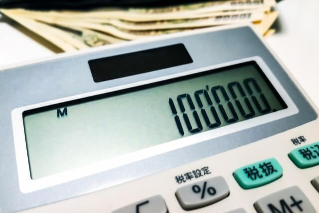 アコムで10万円借りたら返済額はどうなる？借りるときの利息はいくら？