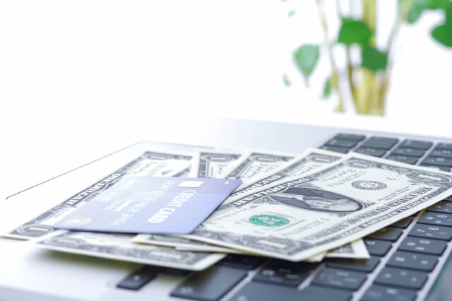カードローンのバンクイックは現金を借りるサービス