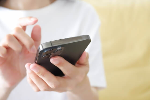 SMBCモビットはWeb完結で電話連絡なしの契約と即日融資も可能