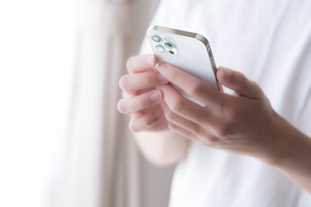 SNSでの現金関連には関わらないのが一番安全