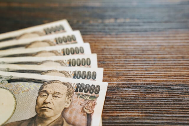 SMBCモビットで増額をするか他社で新規で借りるか