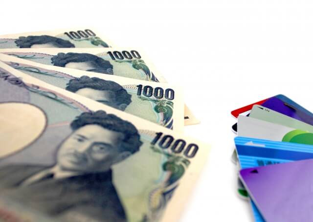 年会費が無料だからと余計なカードは持たないようにする
