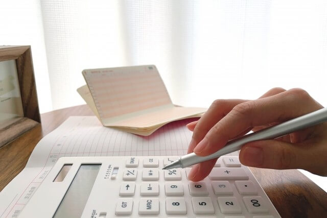 10万円の返済が終わるまでに支払う利息の総額