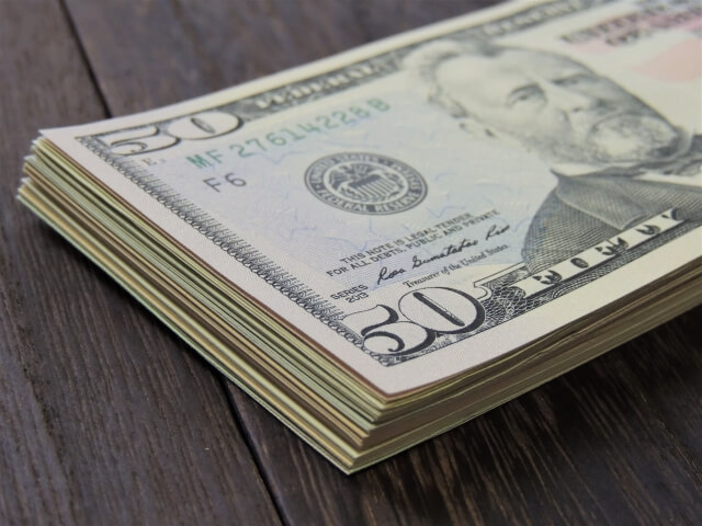 大きな金額を明日までに用意するのは難しい