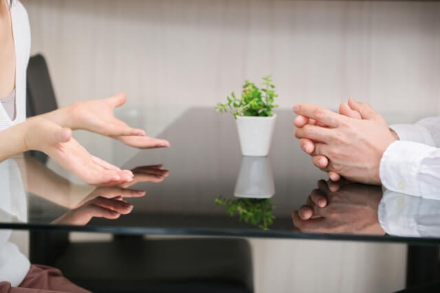 カードローンの返済が辛いならまずは相談をする