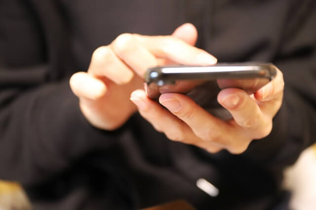どのカードローンもネットで行えるのは仮申し込み