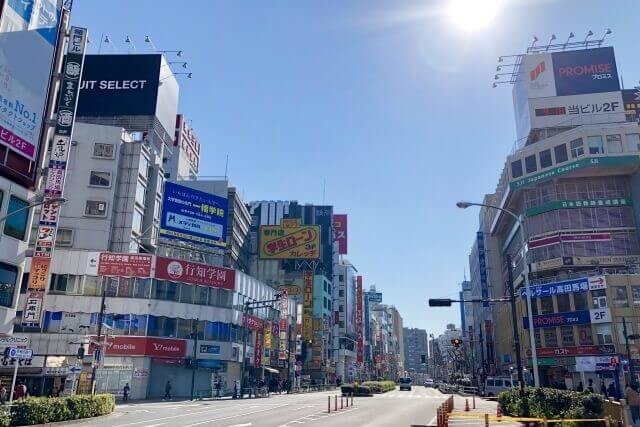 カードローン業者への出入りを見られてばれる